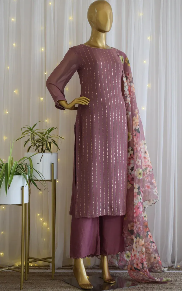 Straight Fit Pants With Cutwork (1)